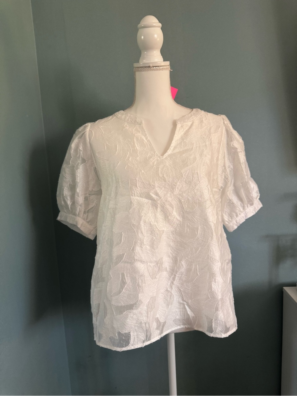 Vernacular NWT Women’s White Textured Puff Sleeve Top medium